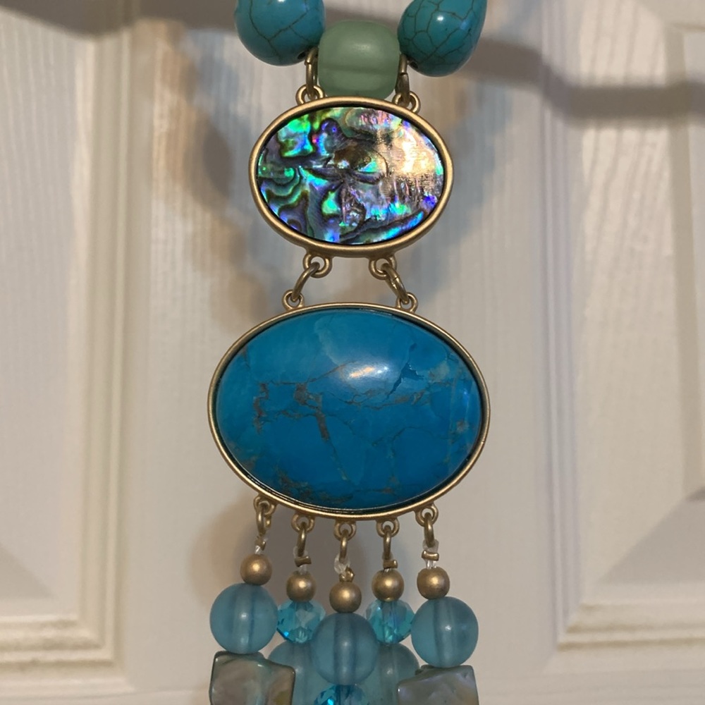 Beautiful turquoise and shell Chicos statement necklace - Picture 2 of 7
